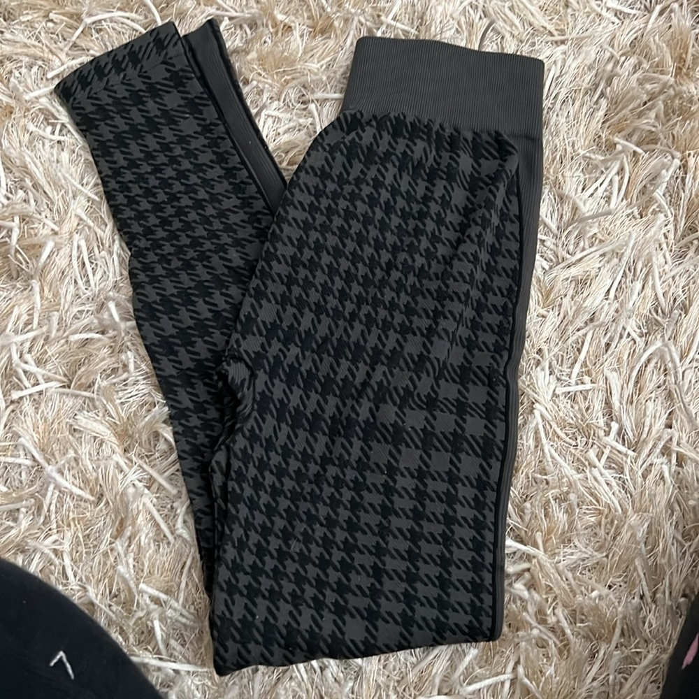 Nikibiki Houndstooth Leggings